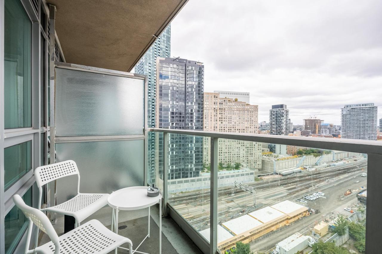 Globalstay Yonge St Condos Toronto Exterior foto