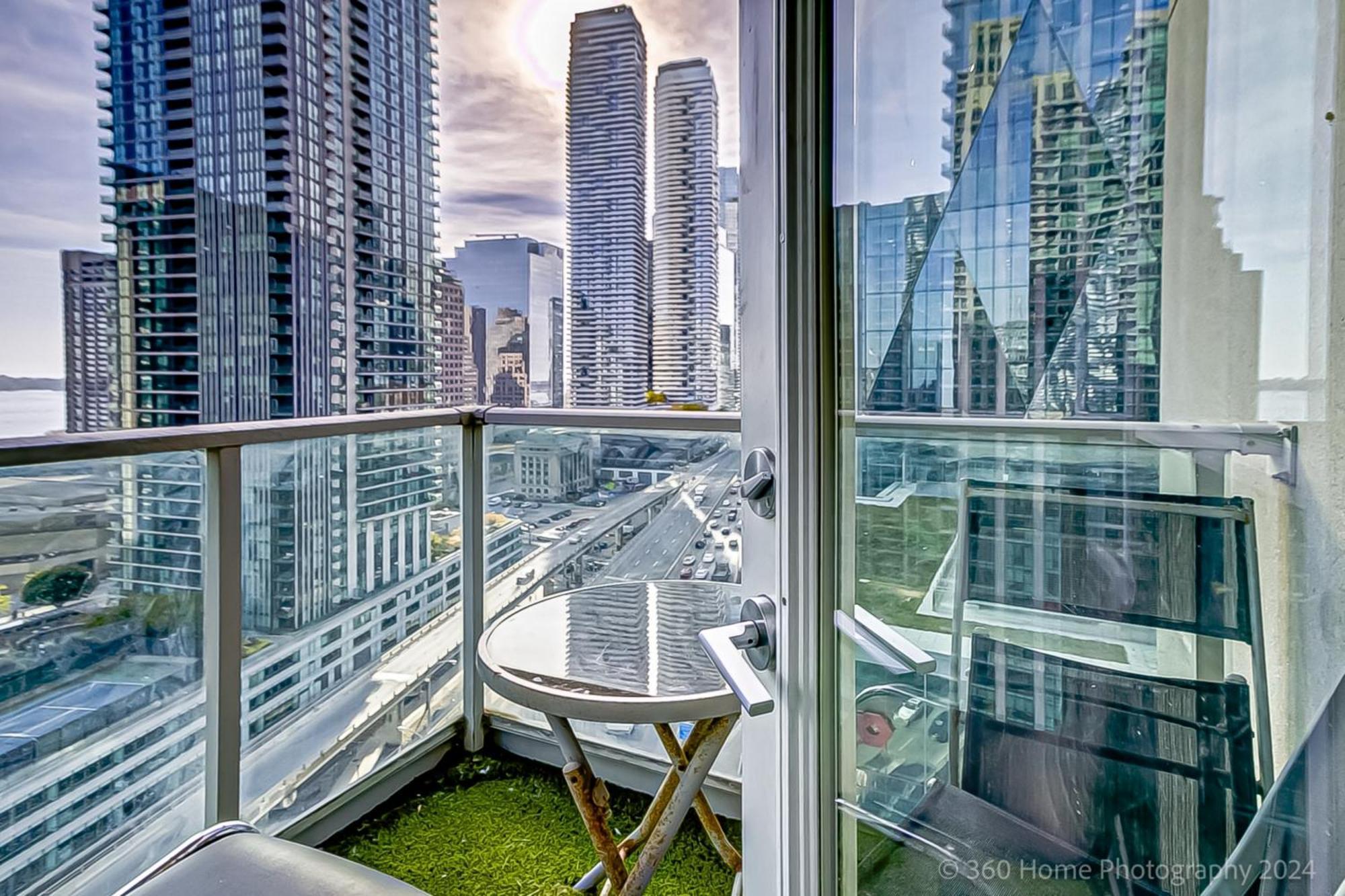 Globalstay Yonge St Condos Toronto Exterior foto